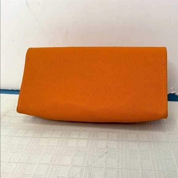 Tory Burch Glasses / Sunnies case in Orange with gold tone emblem - Picture 3 of 7